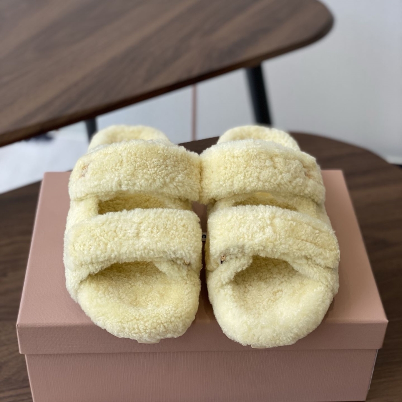 l0vis Vvtt0n slippers